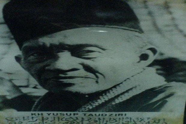 KH Yusuf Tauziri, Pendiri...
