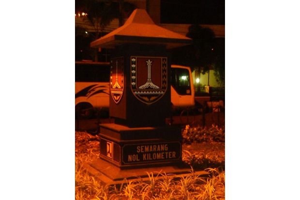Semarang Nol Kilometer,...
