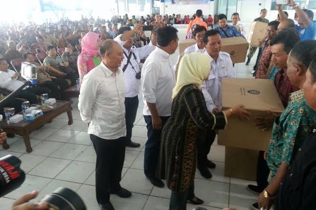 Kemnaker Bagikan Peralatan...