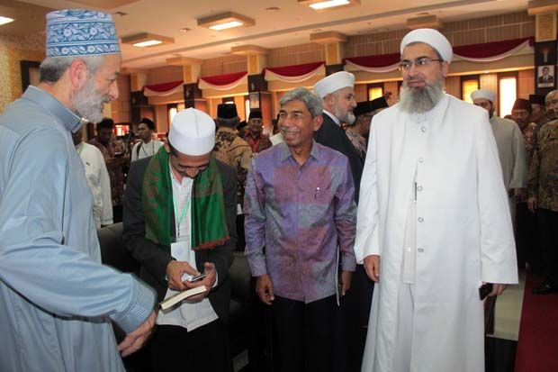 KH Hasyim Muzadi: Hentikan...