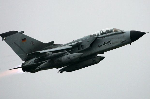Kirim 6 Pesawat Tornado,...