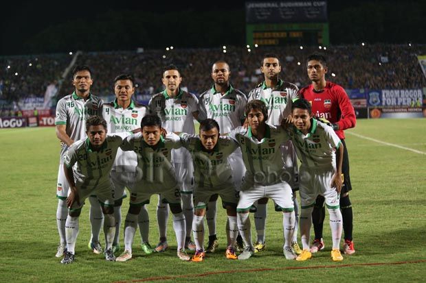 Surabaya United vs Pusamania...