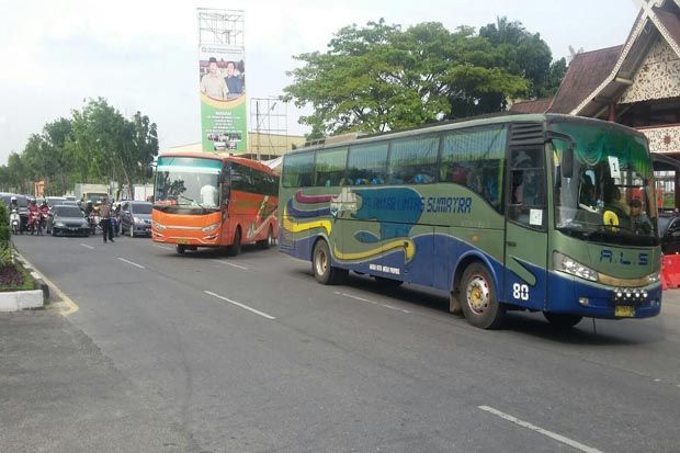 Tuntut 8 Teman Dibebaskan,...
