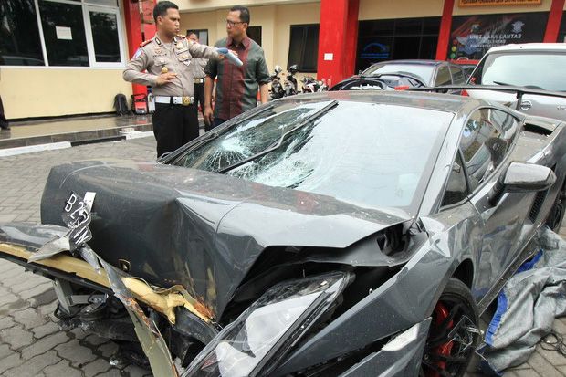 Pengemudi Lamborghini...