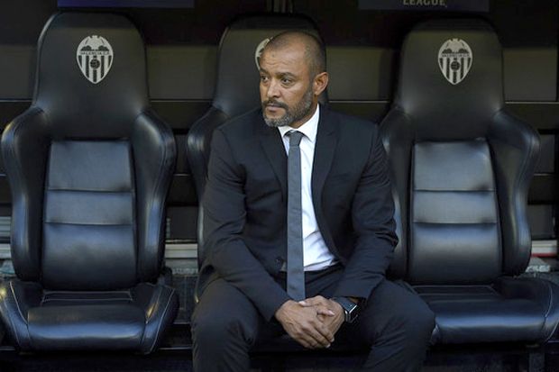 Pelatih Valencia Mundur...