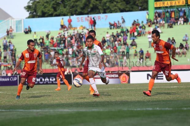 Kalah Telak, Pusamania...