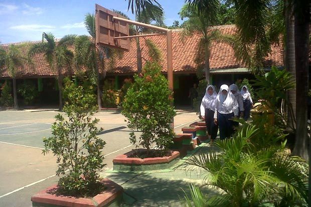 Tanam 2.000 Pohon, SMPN...