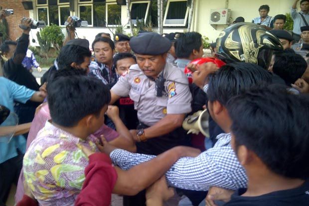 Demo di Kantor Bupati,...