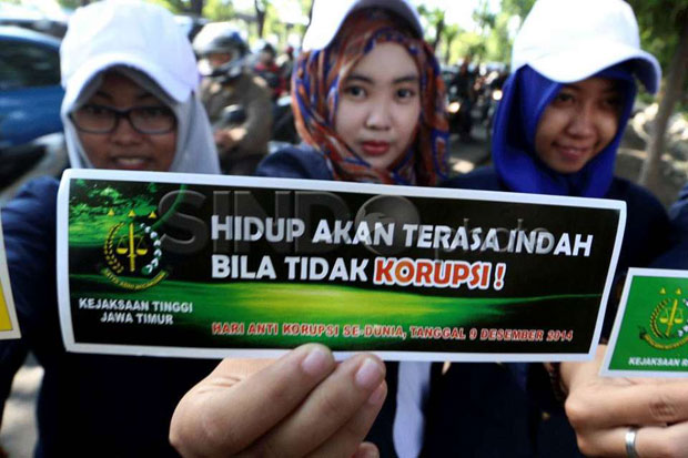 KPK Duga Ada Uang Lain...