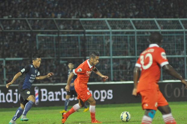 Kalah Dua Kali, Pemain...