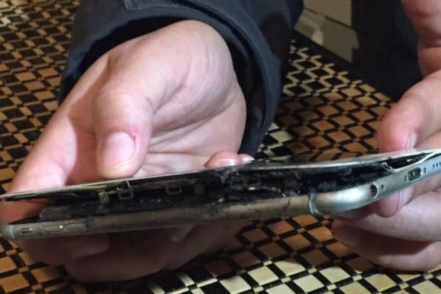 iPhone Pria Ini Terbakar...