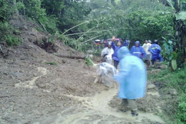 Longsor, Jalur Sumbar-Riau...