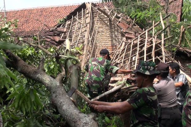 Puting Beliung Terjang...