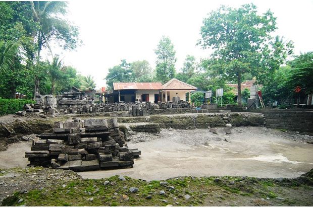 Berkunjung ke Candi...