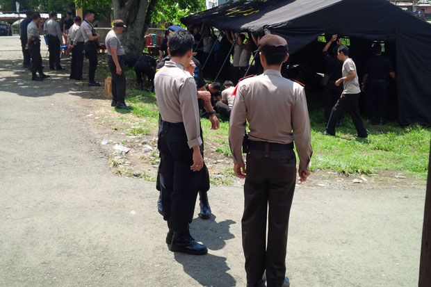 Polisi Dirikan Tenda...