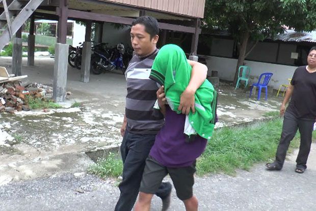 Tepergok Mencuri, Pelajar...