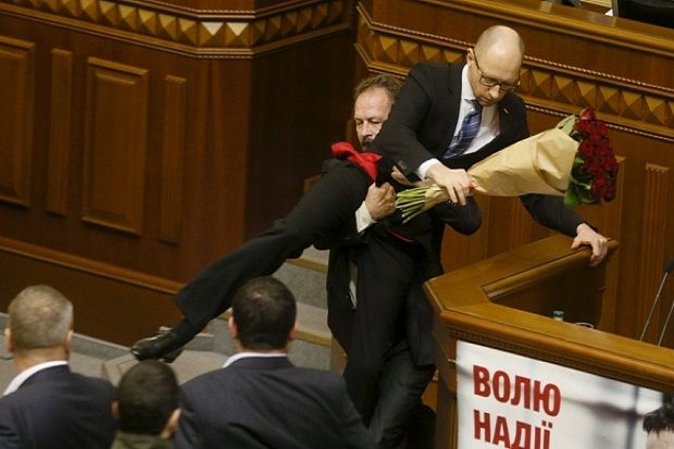 Berkelahi, PM Ukraina...