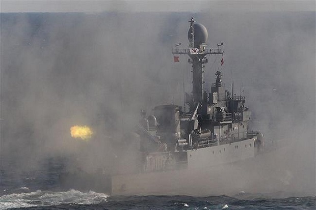 Kapal Rusia Beri Tembakan...