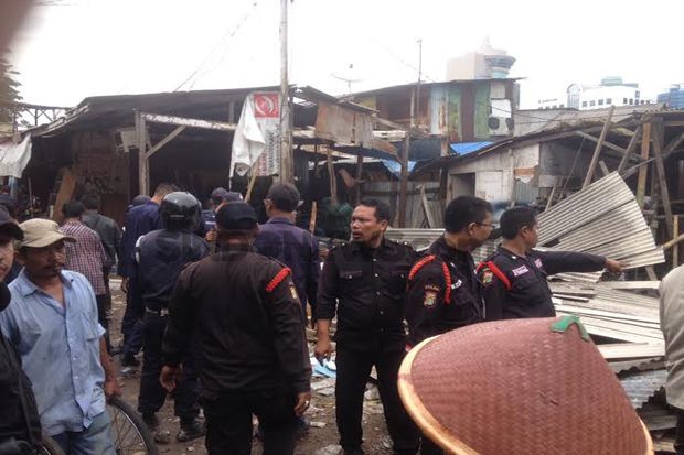 Pembongkaran Bangunan...