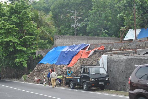 Tebing Bangunan di Daerah...