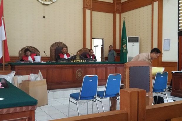 Majelis Hakim Heran...