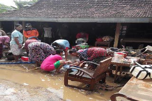 Pembalakan Liar Picu...