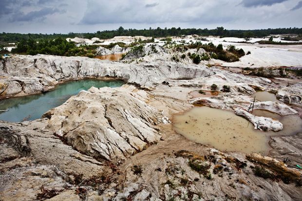 Harga Anjlok, Penambang...