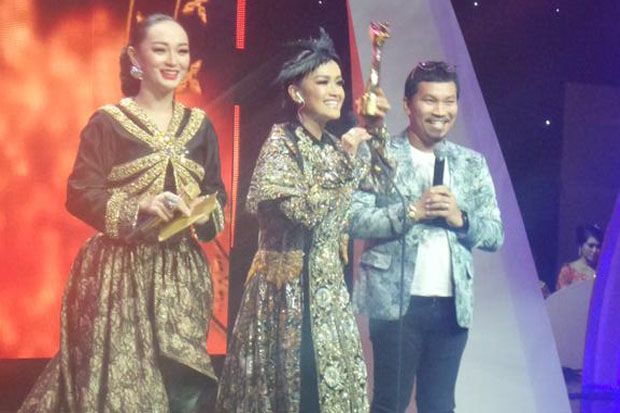 Jupe Dinobatkan sebagai...
