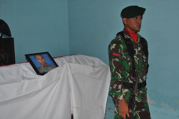 Anggota TNI Tewas di...