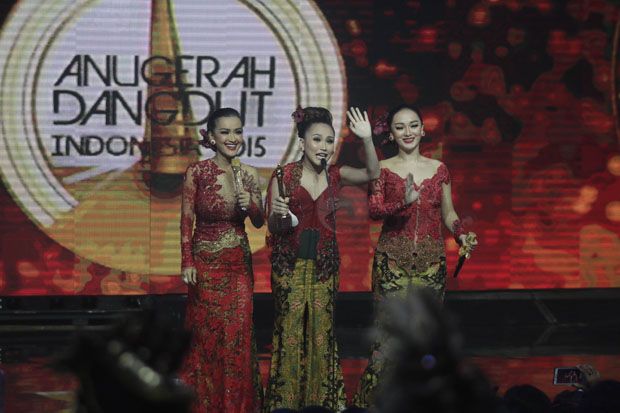 Ayu Ting Ting Sabet...
