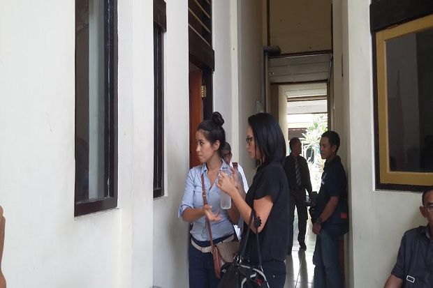 Dua Dara Cantik Akan...