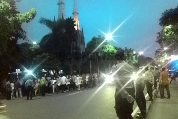 Jemaat Gereja Katedral...
