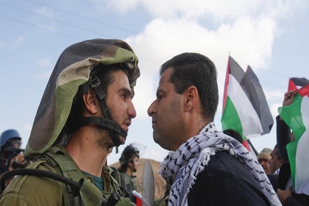 Palestina Marah, Pasukan...