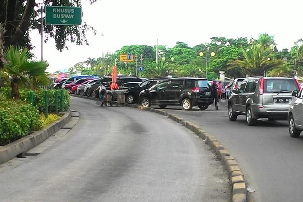 Diserbu Pengunjung,...