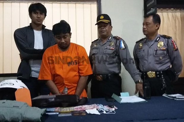 Mau Nyalon Kades, Roy...
