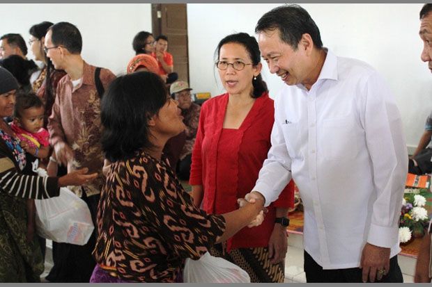 Kepala BNPB Berikan...