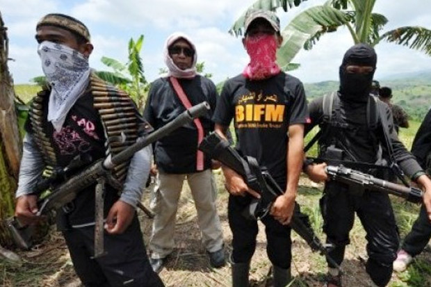 Pemberontak Muslim Bunuh...