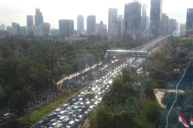 Ribuan Anggota FPI Antar...