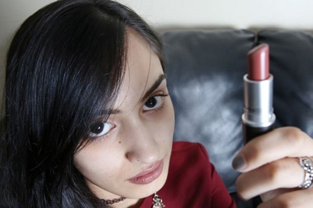 Makeup Terlalu Banyak,...