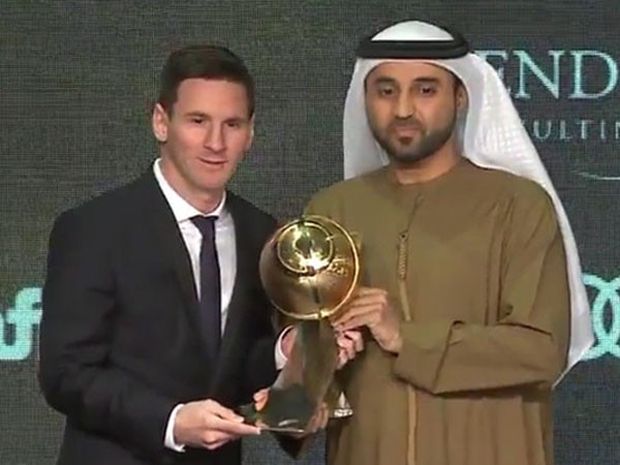 Lionel Messi Raih Trofi...