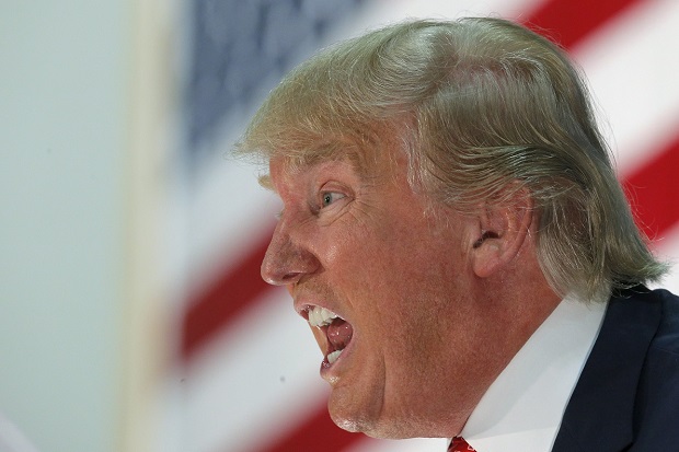 Serang Hillary, Donald...