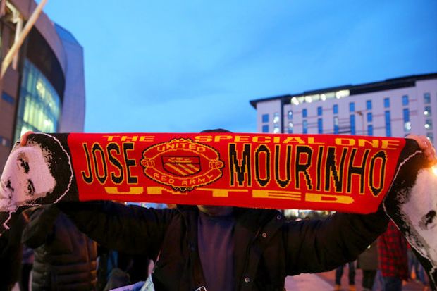 Jumpa Chelsea, Pendukung...