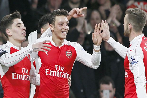 Arsenal Rebut Puncak...