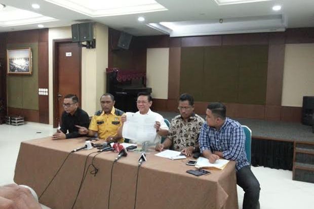 Agung Laksono Pasrah...