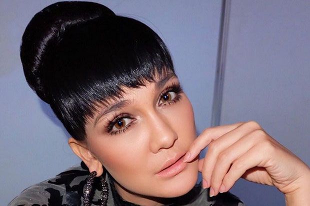 Tahun Baru, Luna Maya...