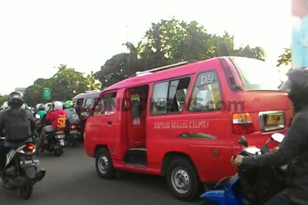 Lalin Arah Taman Mini...