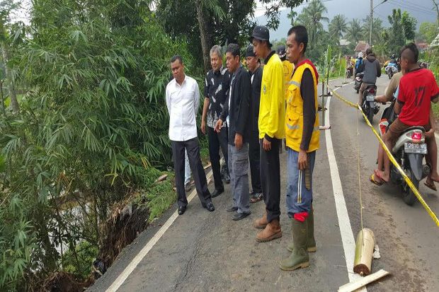 Jalan Raya Tanjungsiang-Sumedang...