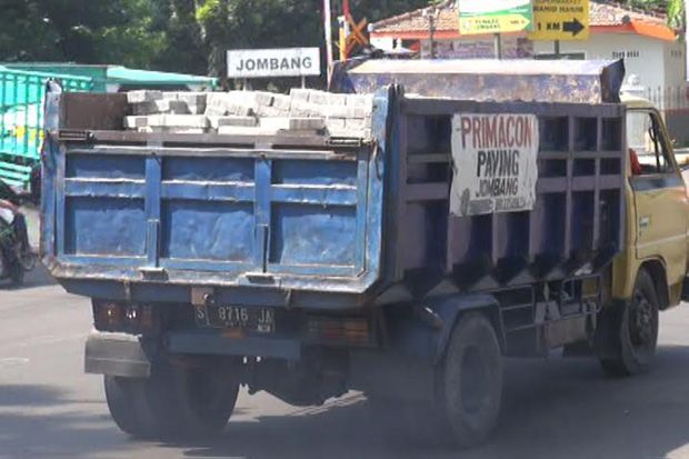 Truk Masih Berkeliaran...
