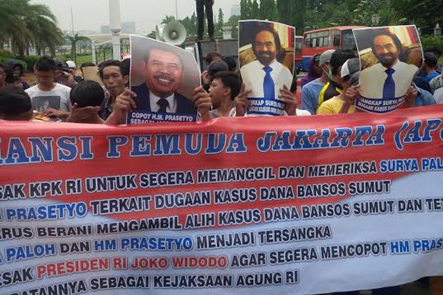 Demo di Depan Istana...