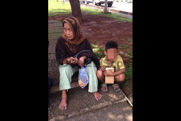 Dompet Dicopet, Nenek...